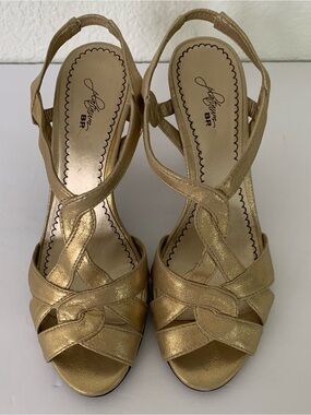 Nordstrom BP Gold Sandals T-Strap High 3.5 inches Heel  Size 6.5